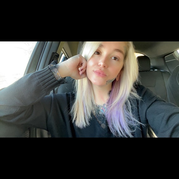 Meet your Posher, Brittany - Picture 1 of 2